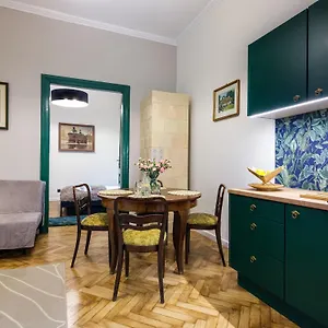 Tyzenhauz Lobzowska Street Apartment Krakow