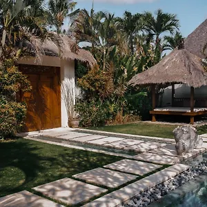  Villa Nyaman